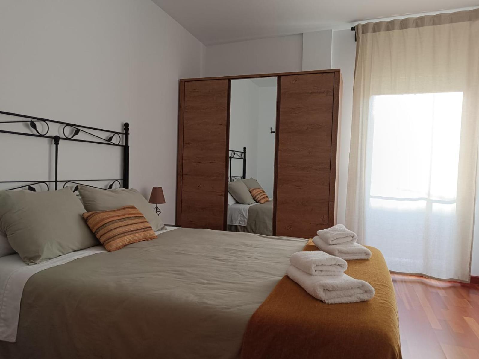 Apartamento Plaza De La Iglesia Deltebre Exterior foto
